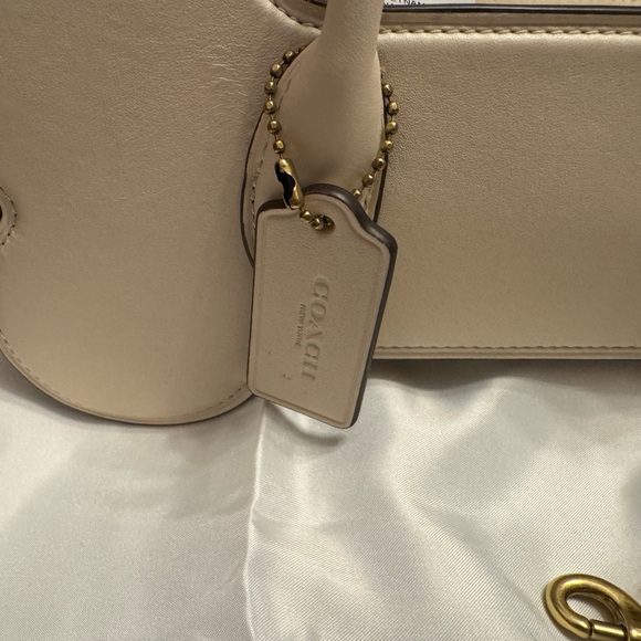 Coach Bone Bag in Chalk NWT CCC60 - Picture 3 of 7